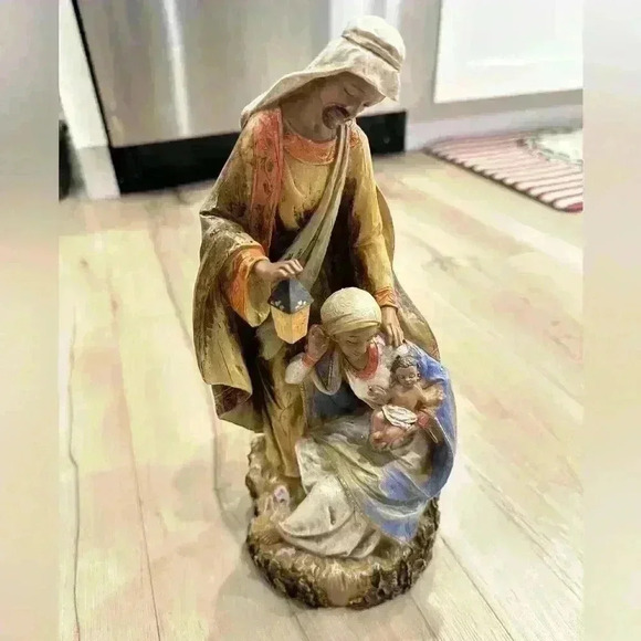 Holy Family Plastic Resin Nativity 11.5” Mary Joseph Baby Jesus Christmas - Picture 1 of 6